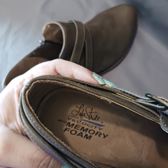 🤎"Adley" Life Stride Velocity with Memory Foam Taupe Booties, size 7 - Picture 9 of 10